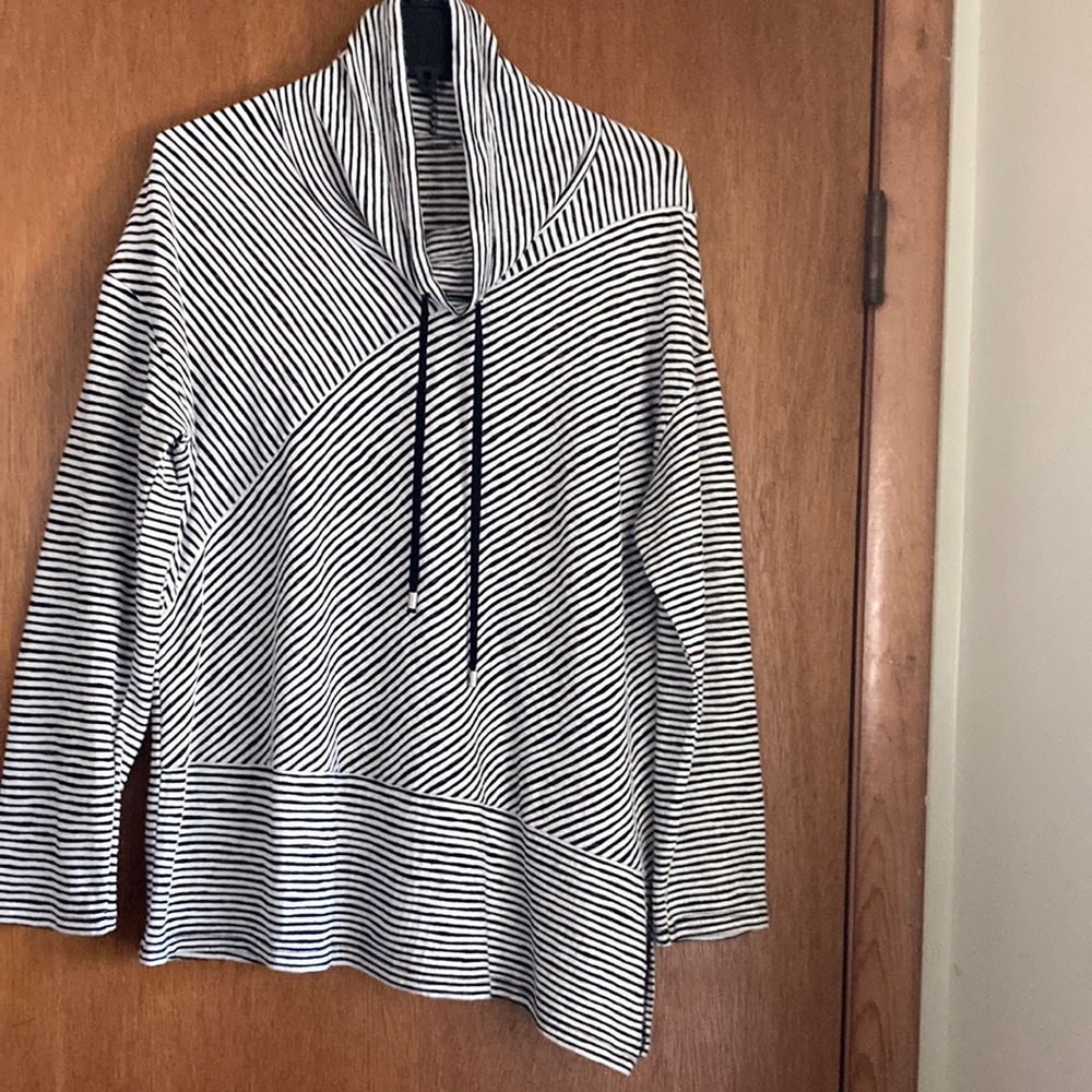 Tunic with Cowell Neck Geometric Black and White Stripe